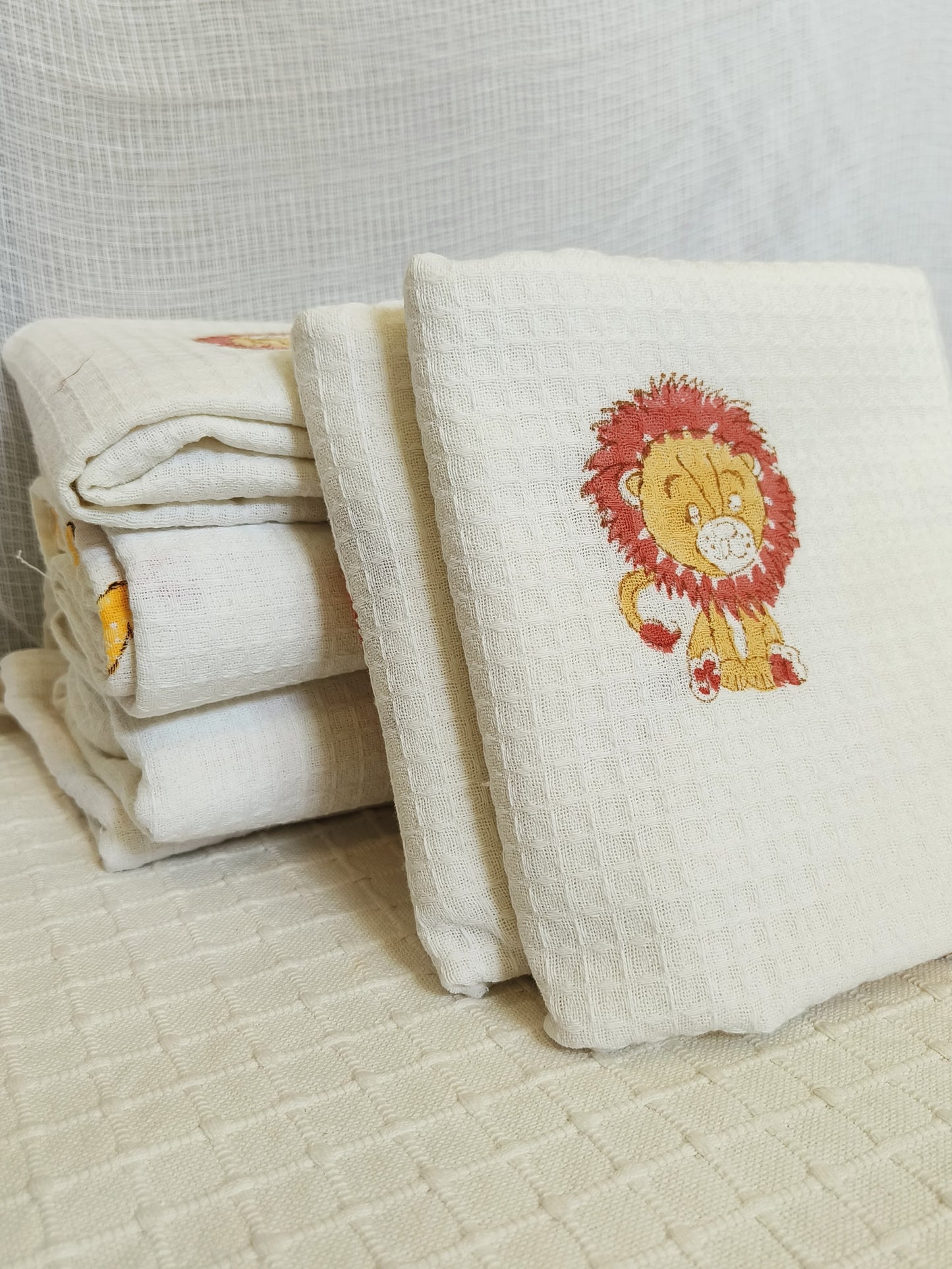 Adorable Lion White Cotton Bath Towel