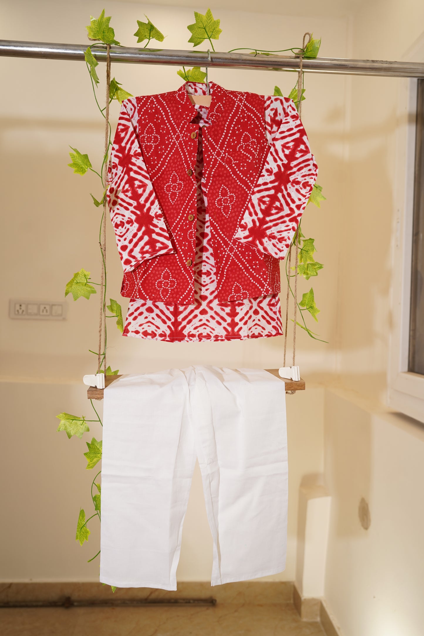 Red Bandhej Kurta And Jacket With Pyjama ( Tie and Dye)