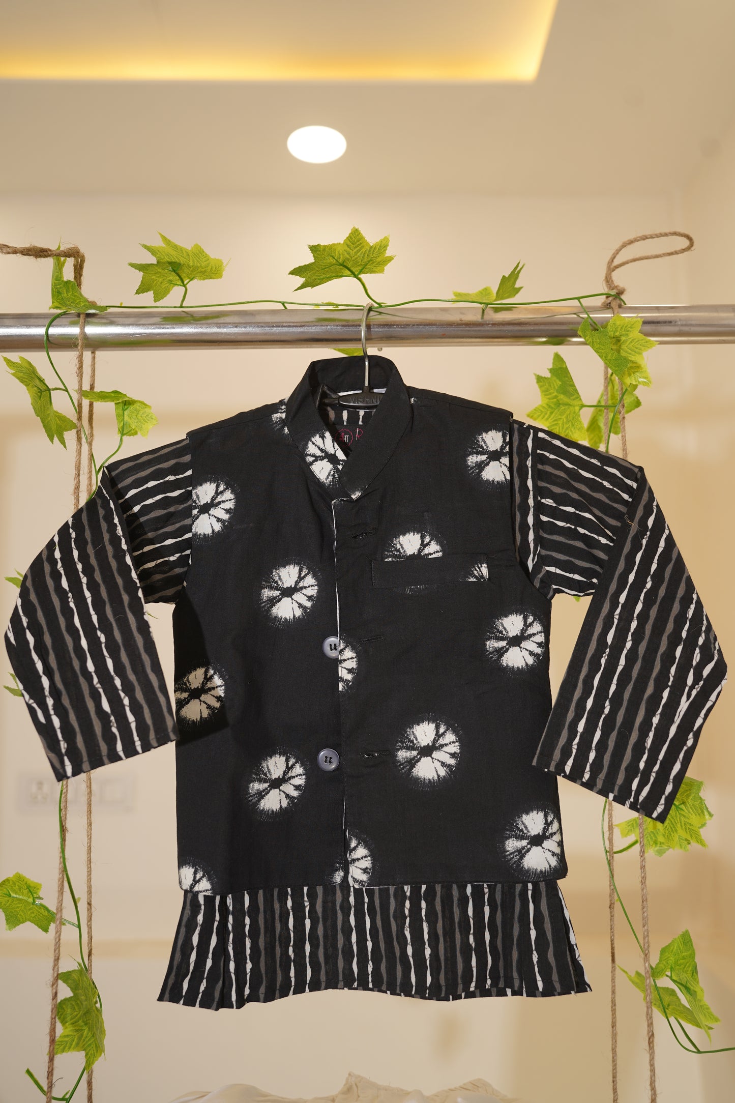 Black Bandhej Kurta and Jacket with Pyjama (Tie and Dye)