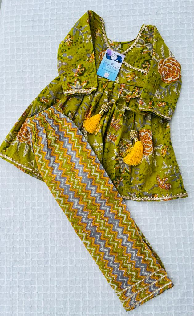Heena Green Colour Floral Printed Girls Flare Suit Set