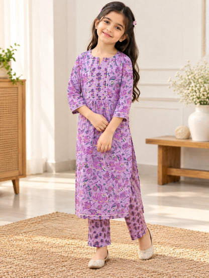Lavender Colour Floral Printed Nyra Cut suit with Sant