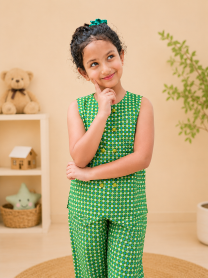 Trending checkered printed waist cost style Co-Ord Set for girls