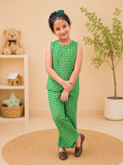 Trending checkered printed waist cost style Co-Ord Set for girls