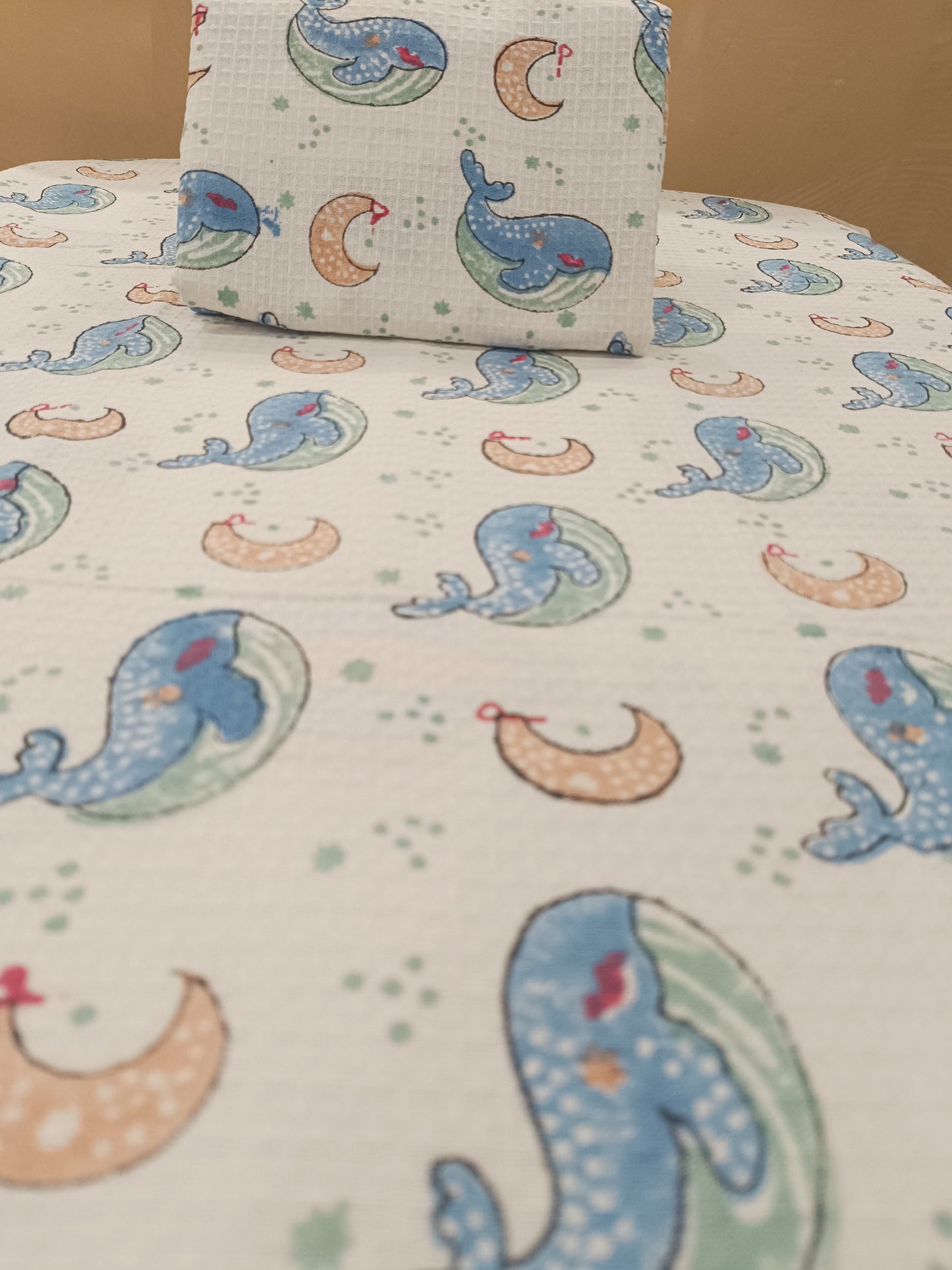 Blue whale Printed White Cotton Bath Towel