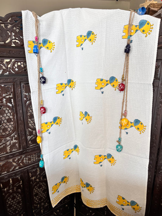 Cute Yellow Giraffe Printed White Cotton Bath Towel